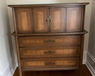 MCM White Fine Furniture king bedroom suite - gentleman's chest - 44w x 20d x 48.5h