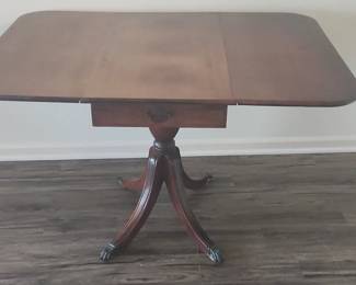 Foldable Centerpiece Table 