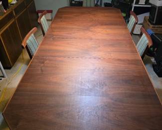 Mid-Century Modern sining room table manufactured by Foster-McDavid in the late 50s or early 60s as part of the Intaglio series.