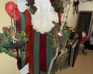 6' Tall lifelike Santa statue