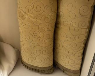 Set of two throw pillows