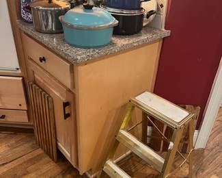 Full kitchen, cookware