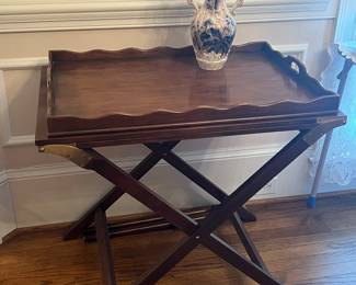 Extendable folding server