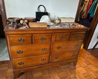 Dresser