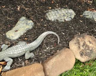 Alligator Garden Statues