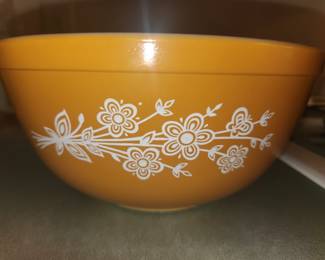Vintage Pyrex 3 bowl set