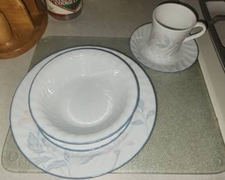 Corelle dish set