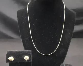 "Dazzling Belair Commons" in Grovetown, GA Starts Closing Sun 12/14 at 8pm.  Pickup:  Tue 12/16 from 1-6pm.  Please click here to view more photos, descriptions, and current bids:  https://ctbids.com/estate-sale/40709.  