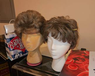 Only 2 wigs. sold with head display. Quality