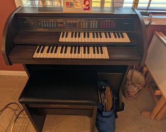 Lowrey Voyager electric organ/piano. It works!