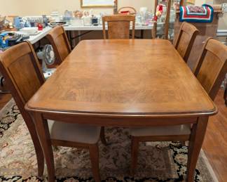 Dining room table with pads. 6 padded chairs