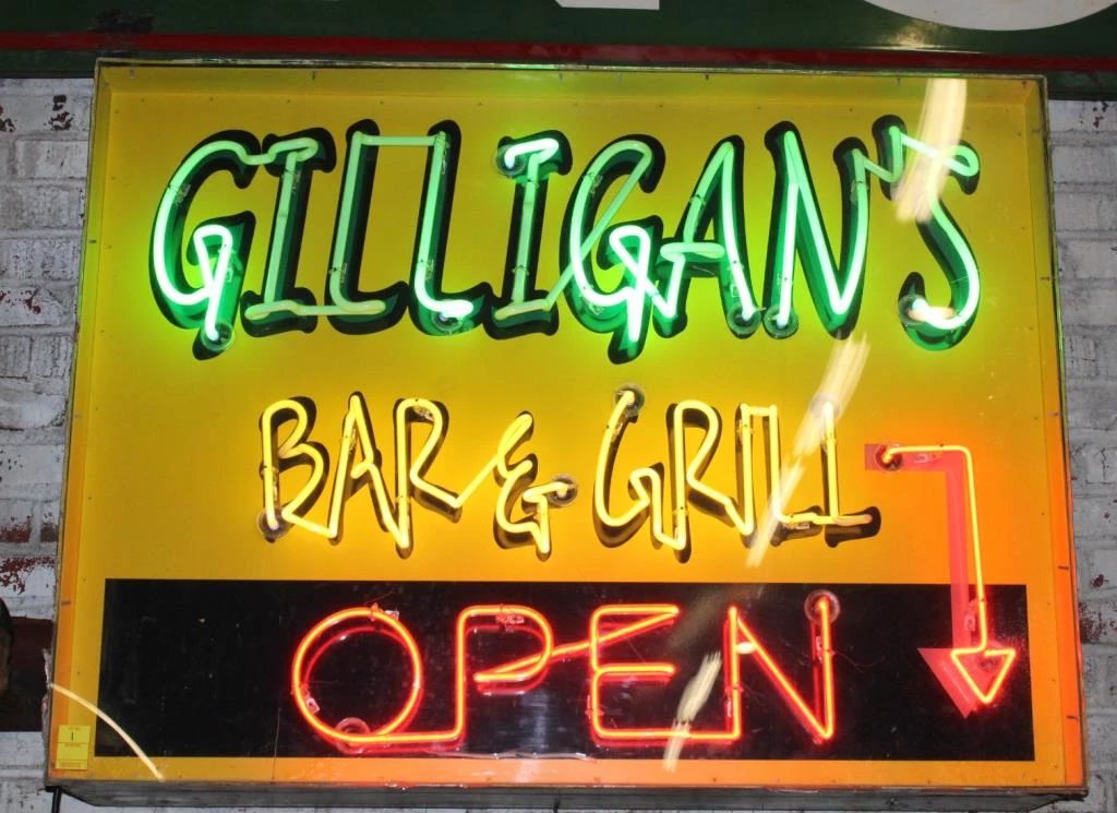 Vintage Giligan's Bar & Grill Lighted Sing 36" x 48" x 11"