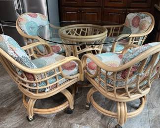 Vintage Lane Venture Swivel Chair/Table Set On Casters