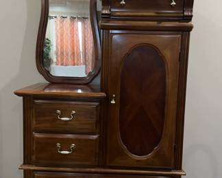 Rock City Chest With Mirror With Ball/Claw Feet