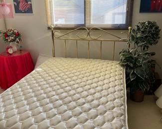 Full size bed, only bed and mattress from photo still available 