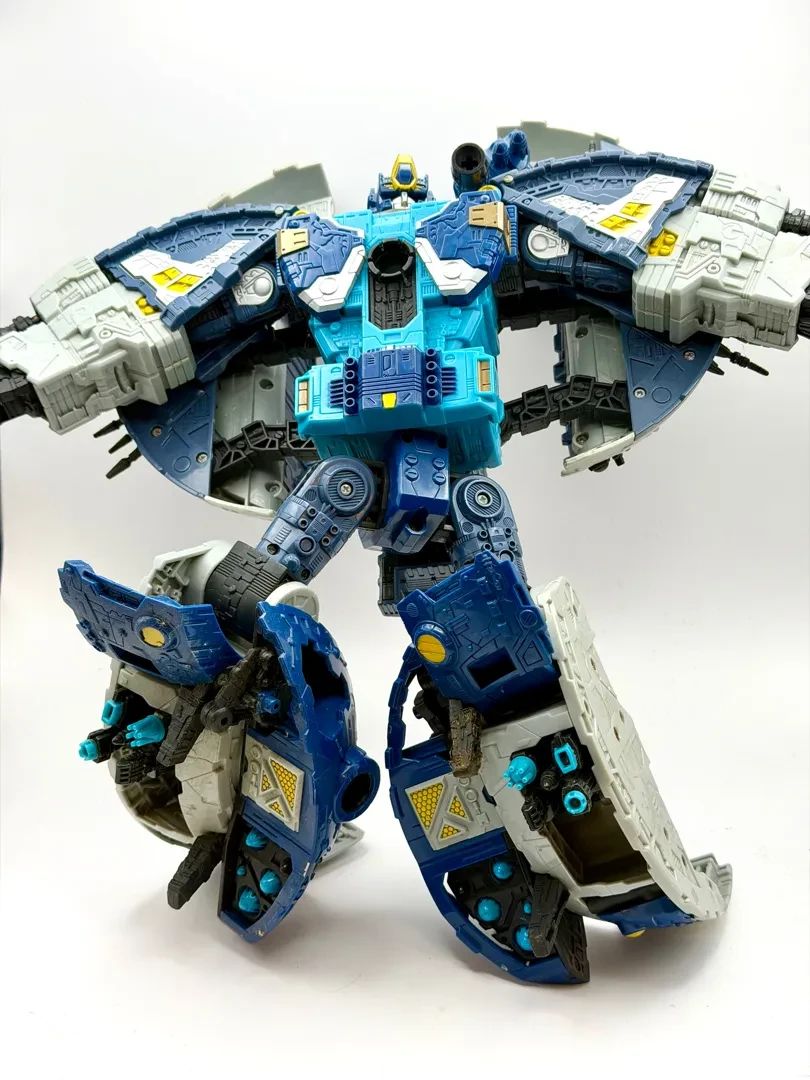 Transformers Cybertron Supreme Class Primus action figure