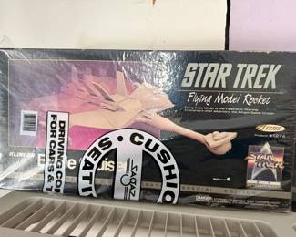 Sealed Estes Star Trek Klingon Battle Cruiser Flying Model Rocket Kit, Product #1274