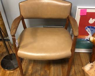 Metropolitan Chair with metal label Produced by cabinet maker Willy Beck Copenhagen. Architects A. Bender And Ejner Larsen