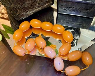 glows under a black light ( prayer beads)