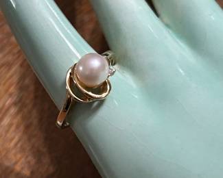 pearl and gold ring