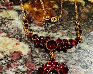 Lovely vintage vermeil bohemian Garnet necklace !