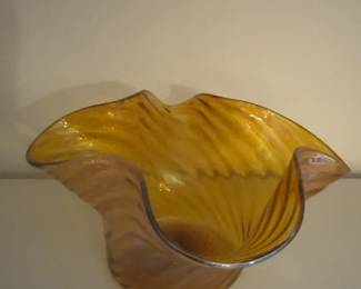 Glen Echo Hand-Blown Amber Art Glass – Ruffled Studio Bowl