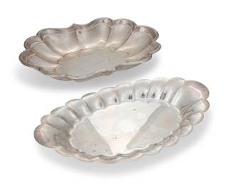 3017
Two sterling silver serving bowls
Early/mid-20th century
Each marked for sterling and maker
Each bowl with scalloped rim, comprising one Reed & Barton (1.875" H x 12.375" W x 8.625" D) and one Watson (1.5" H x 12.875" W x 7.75" D)
2 pieces
Total weight: 28.3 oz. troy approximately
Estimate: $200 - $300