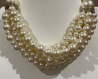 Wow Faux Pearl Choker