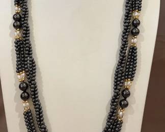 2 Necklaces Hemitate Like