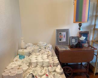 IS THAT MORE MILK GLASS&#128563;