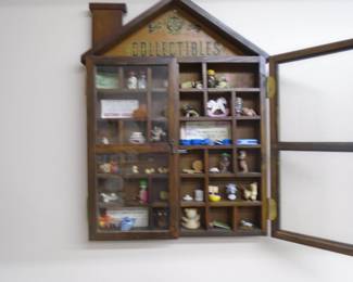 Miniature storage unit and miniatures