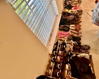 Some of womens shoes and box if great hats