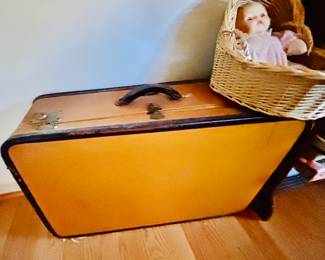 Who doesn't love vintage suitcases?