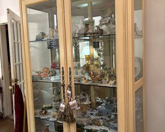 Large Beautiful Curio!!