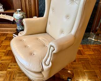 Regency- style tufted leather swivel executive office chair. 28x25x41. As is. $120. Petite size.