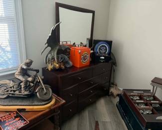 Very Ultra Rare Statues - Cooler, Clocks