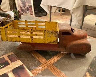 1930s pressed steel Marx/Wyandotte farm truck