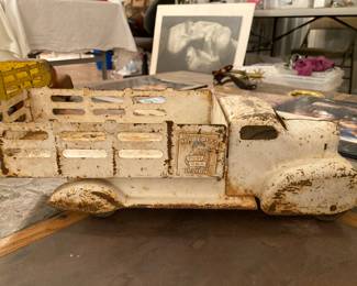 1930s pressed steel Marx/Wyandotte Marcrest Milk truck