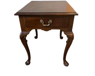 Nice Link Taylor Heirloo Solid Mahogany End Table