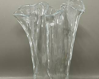 Lot 70 | Ruffled Art Glass Handkerchief Vase Flower Vase
