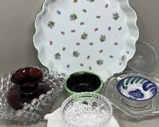 Lot 114 | Vintage Kitchen Decor Smalls Glass Vase, Tart
