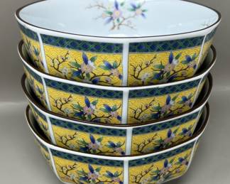 Lot 134 | Set of Four Japanese Porcelain Bowls
