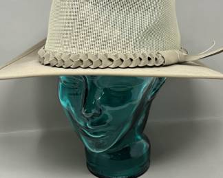 Lot 129 | XXL Cov-ver Sun Hat Brimmed Hat
