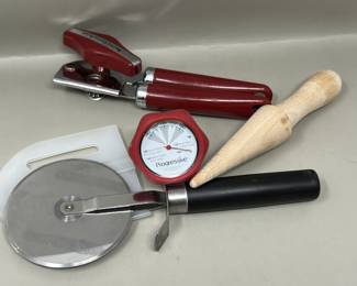 Lot 93 | KitchenAid, Pampered Chef etc Kitchen Utensils
