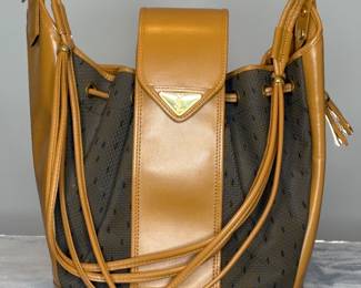 Yves Saint Laurent $600
Pre-owned
Vintage
Beige Brown
Leather
1 Inside Pocket
Origin France
9.8” x 9.8” 3.1 Shoulder Drop 10.24
MPN 1090750
Minor Rubs Scuff Marks
No Original Dust Bag and Box