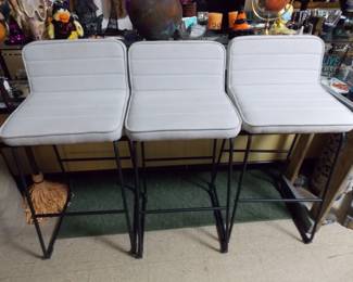 3 bar stools