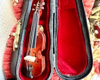 1 of 2 Vtg. Miniature wood Violin lapel pins w/case