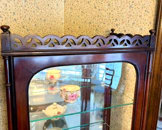 Lighted Antique display cabinet w/glass shelves