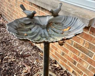 Plastic elec. bird bath