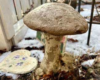 1 concert garden Mushroom